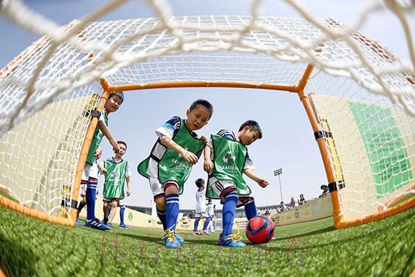 亚足联“欢乐足球·快乐家庭”草根足球日活动在京举行